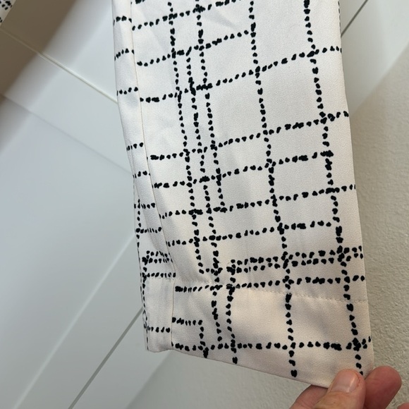 Prologue Long Wide Sleeve Winter White Black Design Size: Medium - Picture 9 of 11